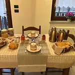 לינה וארוחת בוקר Au Coin Du Chateau 3*