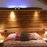 Au Coin Du Chateau Bed & Breakfast Chatillon