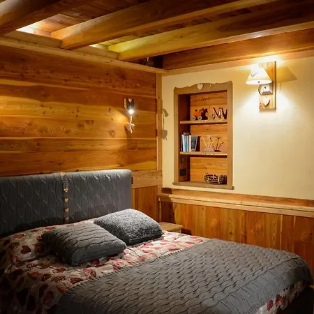 Au Coin Du Chateau Bed & Breakfast Châtillon