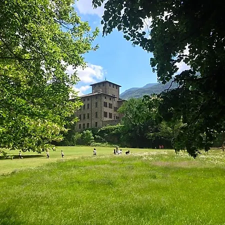 Au Coin Du Chateau Bed & Breakfast 3*