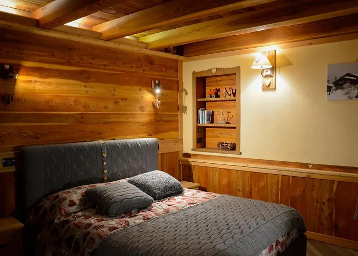 Au Coin Du Chateau Bed & Breakfast Châtillon